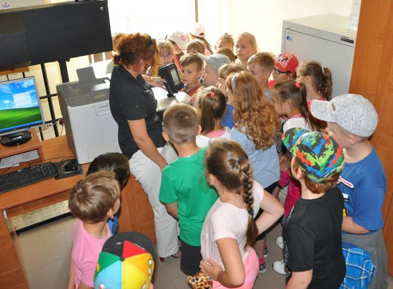 Dzieci odwiedziły Komendę Powiatową Policji w Tomaszowie Lubelskim