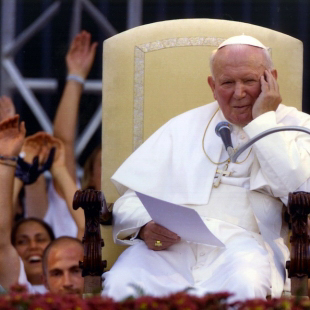Zobacz wystawę pt.: „Papież Jan Paweł II. Dar Polski dla świata’