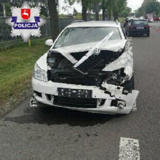 33-latek z Lubyczy wyprzedzał ciąg samochodów po czym uderzył w audi